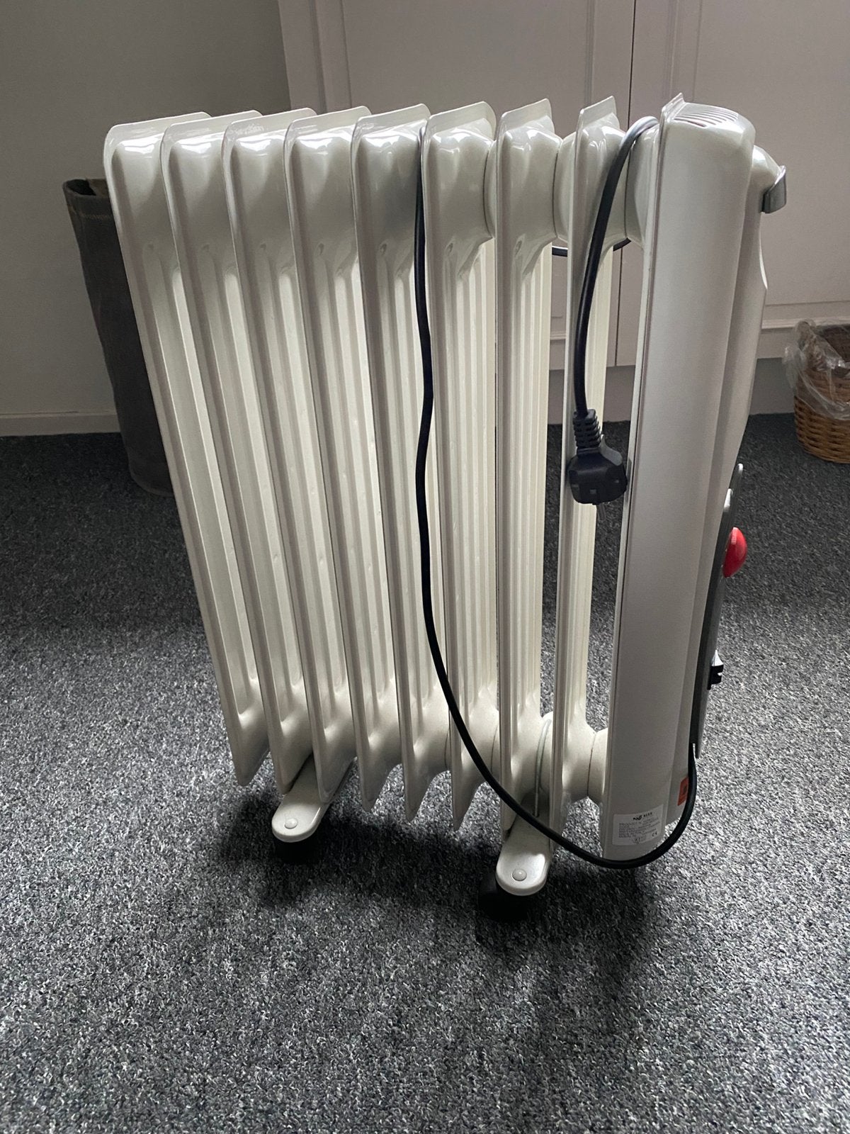 Verrijdbare witte elektrische verwarmings radiator., Doe-het-zelf en Verbouw, Verwarming en Radiatoren, Ophalen, 30 tot 80 cm
