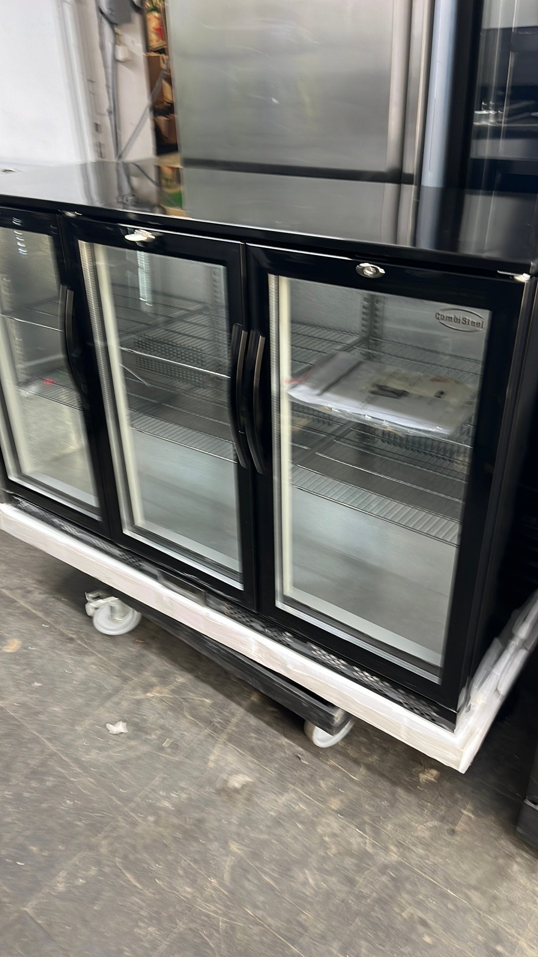 Combisteel Barkoeler 3 glas deuren nieuw krasje / deukje, Zakelijke goederen, Ophalen, Koelen en Vriezen