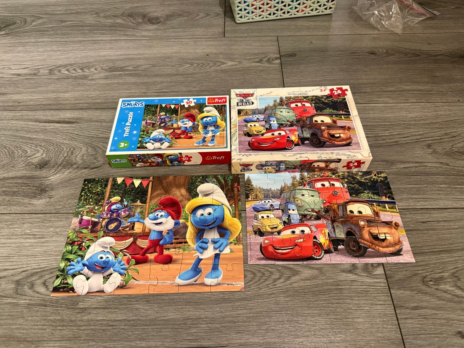 2 leuke kinderpuzzels: Smurfen en Cars (24/30 stukjes), Kinderen en Baby's, Speelgoed | Kinderpuzzels, Ophalen of Verzenden, 10 tot 50 stukjes