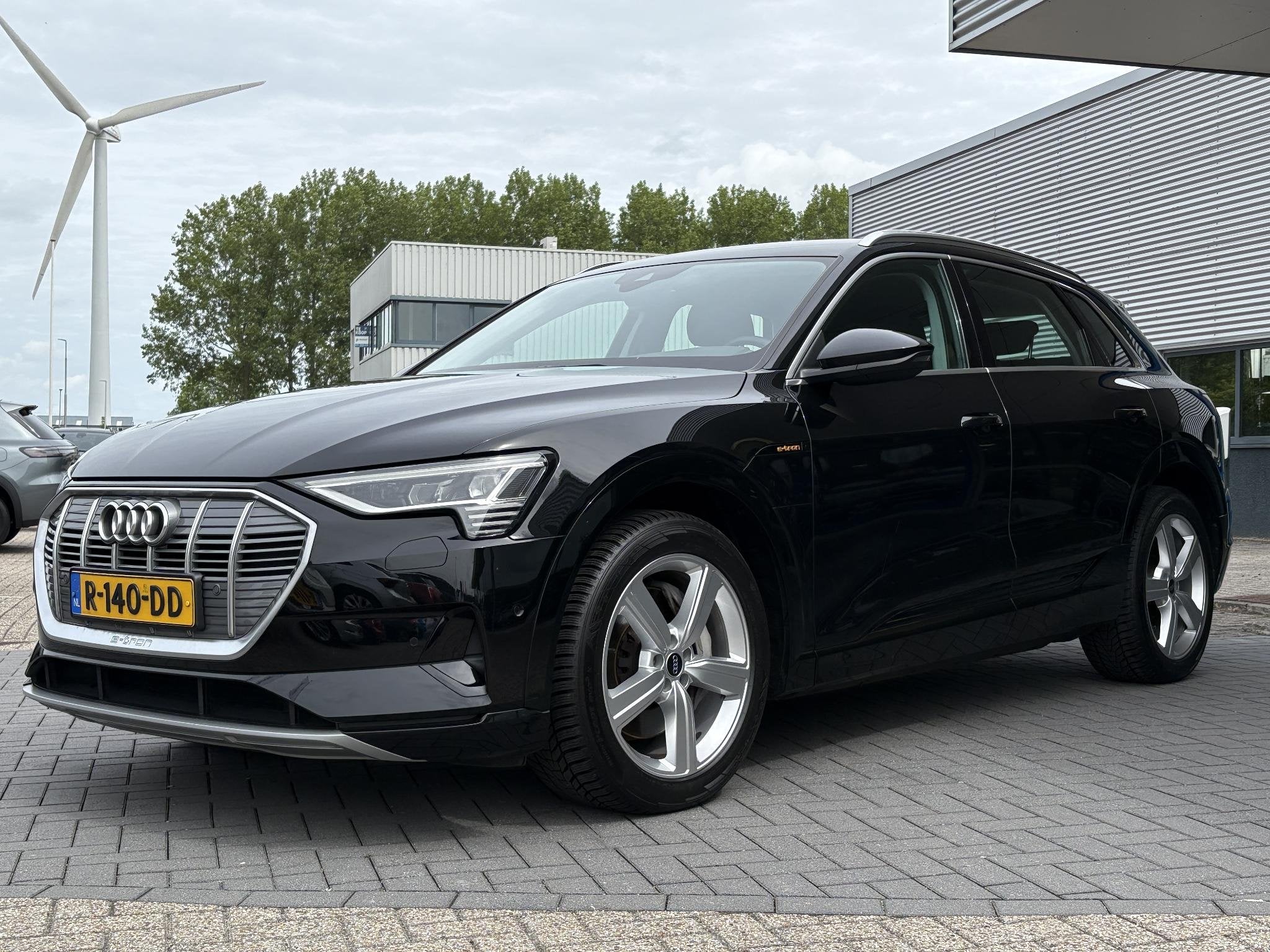 Audi e-tron 55 quattro Advanced edition 95 kWh | SOH 93,6% |, Auto's, Automaat, 131 €/maand, Stof, Zwart