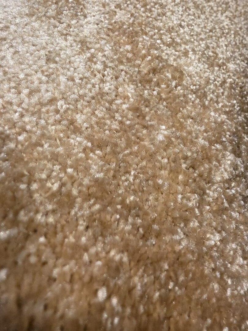 700 x 400 champagne/geel velvet/soft!, Ophalen of Verzenden, Nieuw, Tapijt