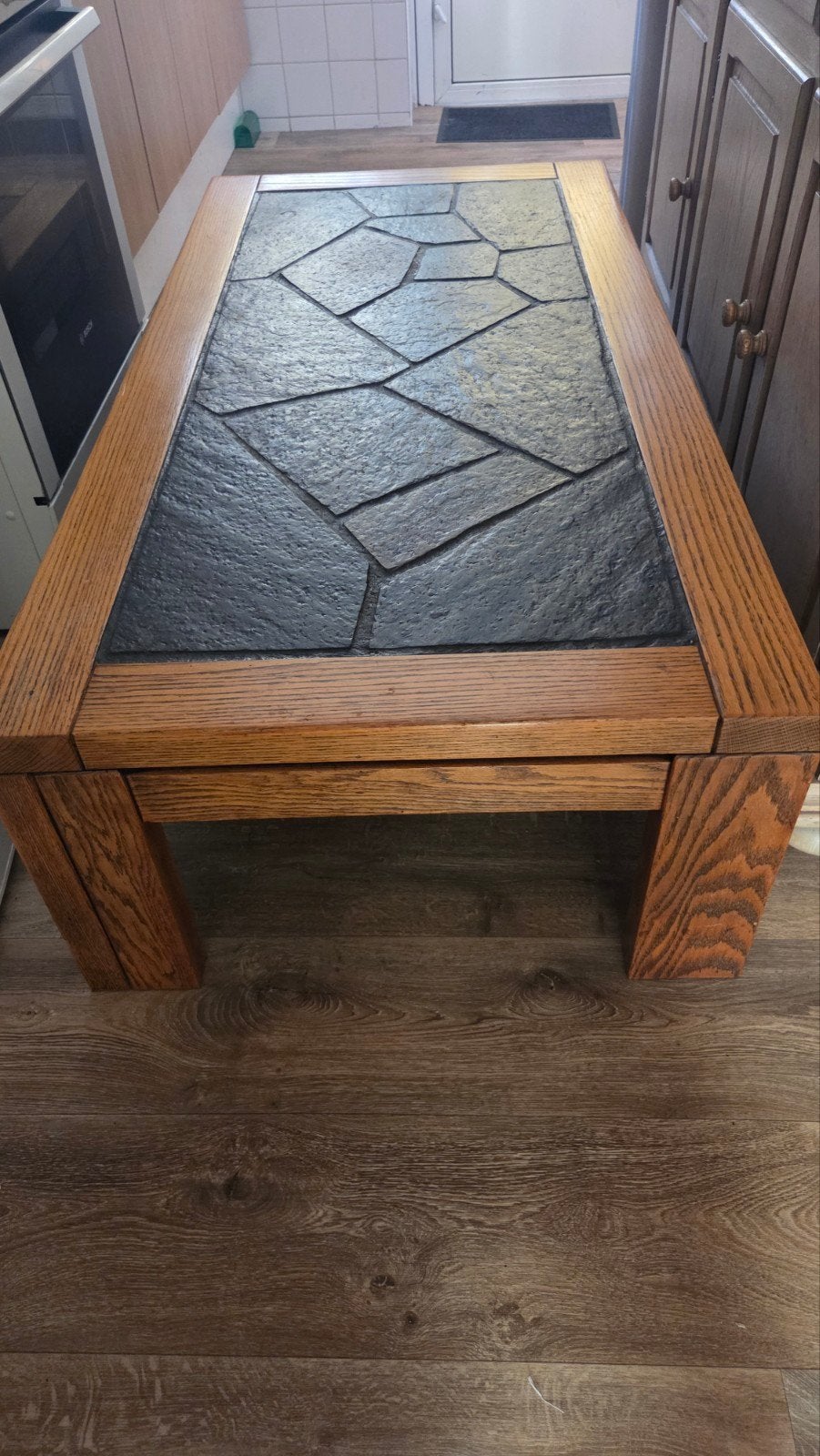 Salontafel met stenen blad en houten frame, Huis en Inrichting, Tafels | Salontafels, Ophalen, Gebruikt, Overige materialen, 100 tot 150 cm