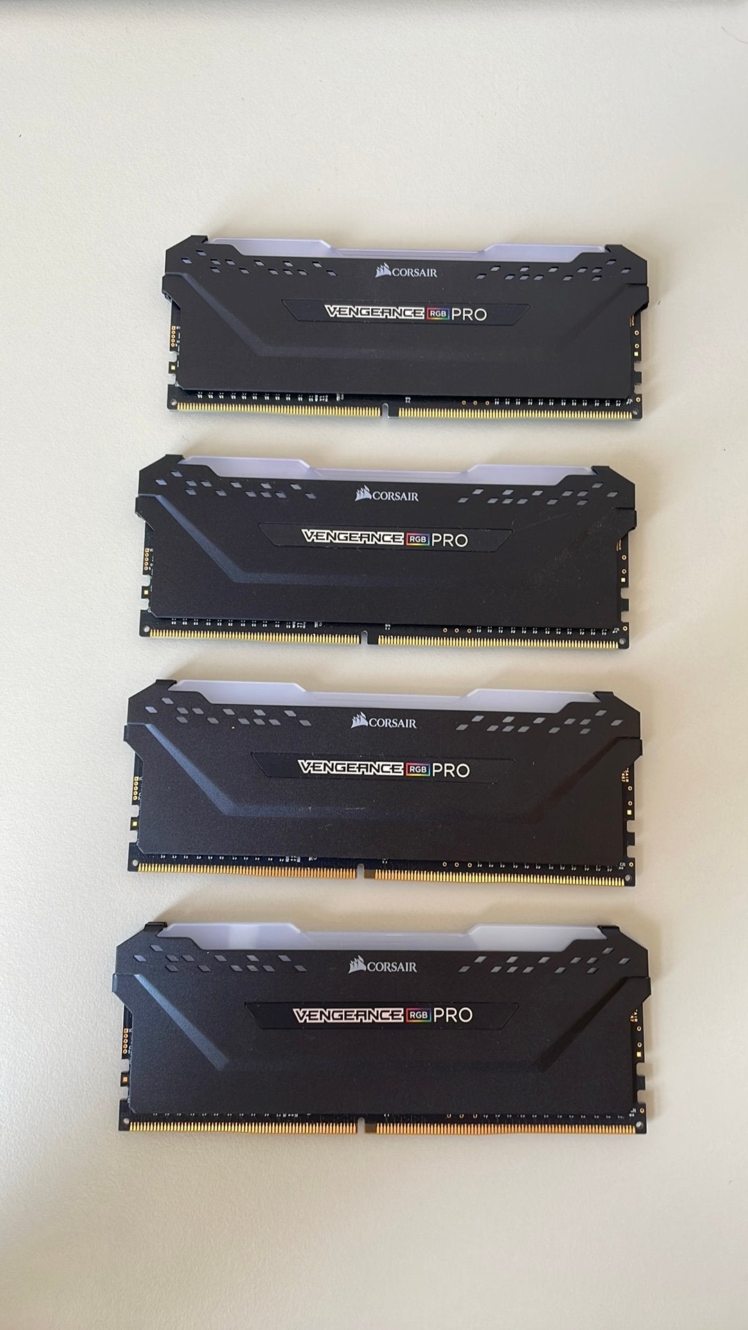 Corsair RGB Pro 4x8GB 3200MHz DDR4 RAM, 32 GB, DDR4, Ophalen of Verzenden, Zo goed als nieuw