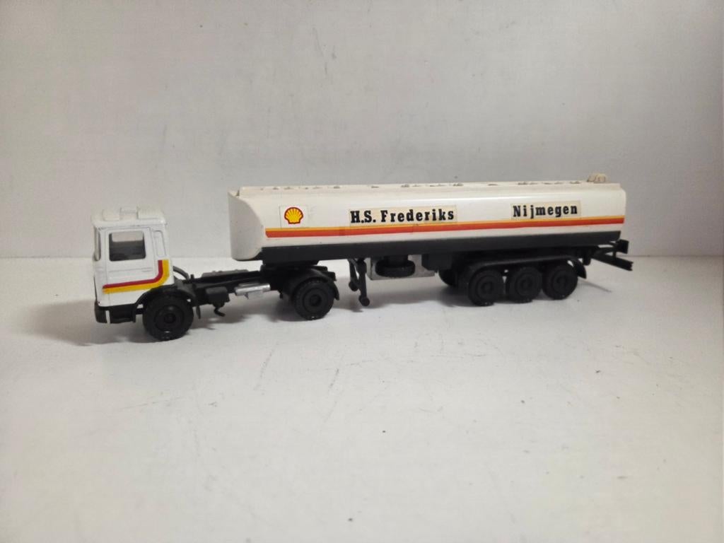 Conrad MAN tankoplegger BP Frederiks code 3 1:50, Hobby en Vrije tijd, Modelauto's | 1:50, ., Conrad, Ophalen of Verzenden, Zo goed als nieuw