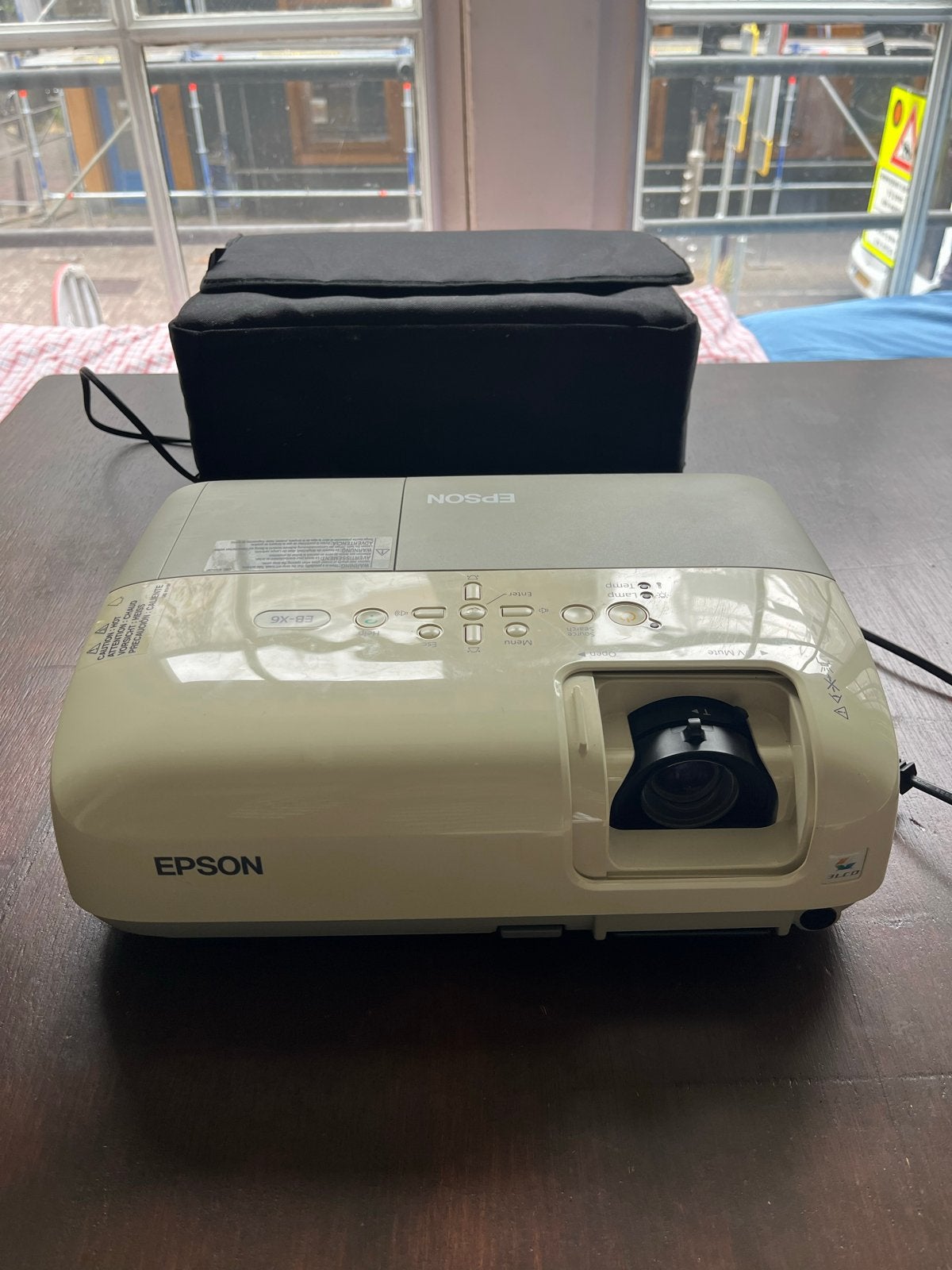 Epson EB-X6 LCD Beamer met draagtas, Ophalen of Verzenden, Zo goed als nieuw, LCD, Overige resoluties