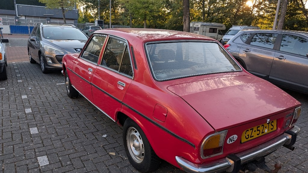 Peugeot 504 1.8 L 1980 Rood, Auto's, Stof, Beige, 4 cilinders, 1153 kg