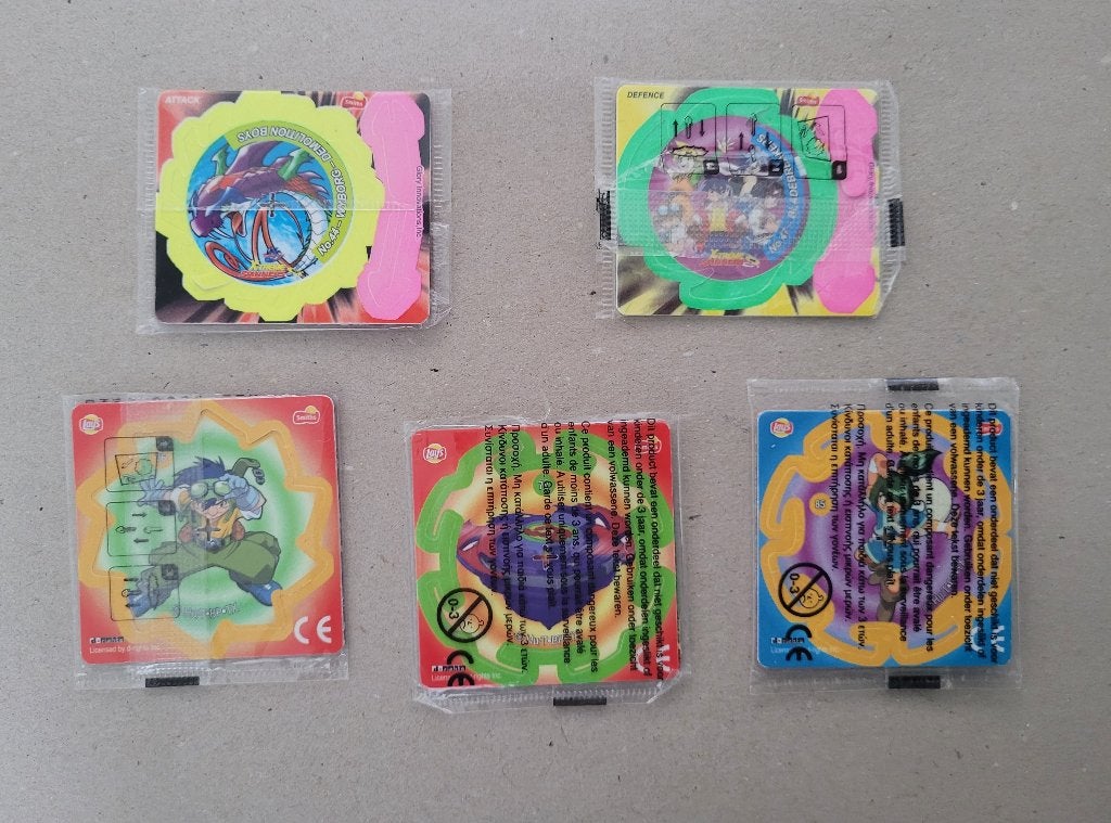 5 Beyblade spinners nr 44 - 47 - 76 - 79 - 85, Verzamelen, Flippo's, Losse flippo's, Adventure, Cheetos 24 Game, Chester Cheetos