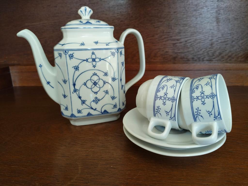 2 kop en schotel met koffiepot wit/blauw Arabella pot, Ophalen