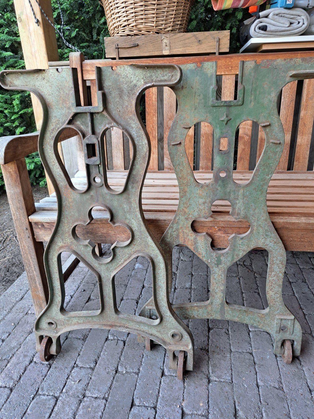 Antieke gietijzeren onderstellen voor tafel of bank, Antiek en Kunst, Ophalen
