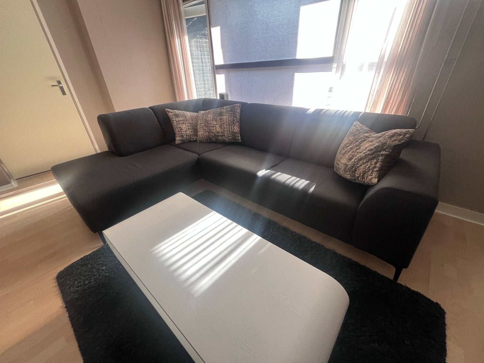 Mooie grijze hoekbank met chaise longue in zeer goede staat, Ophalen, 250 tot 300 cm, Hoekbank, 75 tot 100 cm