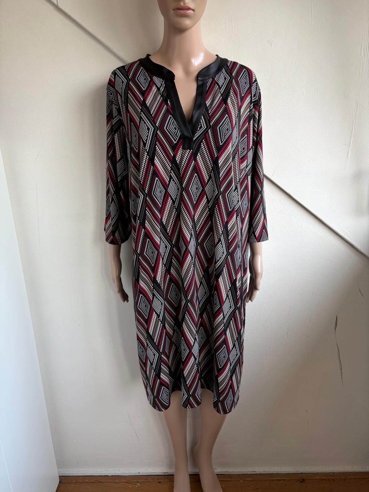 Only-M jurk maat 48 rood zwart wit stippen, Kleding | Dames, Maat 46/48 (XL) of groter, Ophalen of Verzenden, Zo goed als nieuw