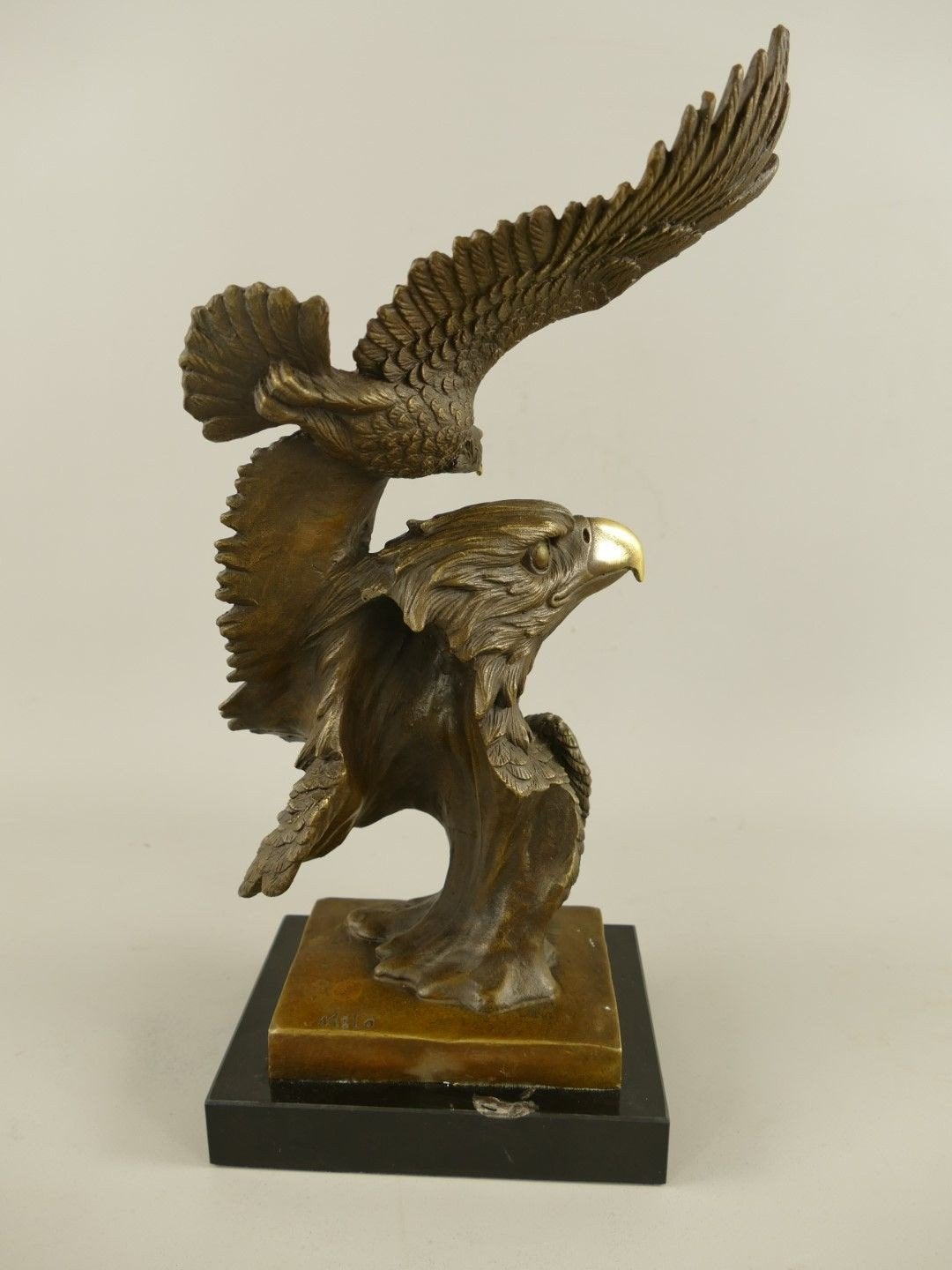 Bronzen Adelaarsbeeld met Gouden Snavel - 38 cm Hoog, Antiek en Kunst, Antiek | Koper en Brons, Verzenden