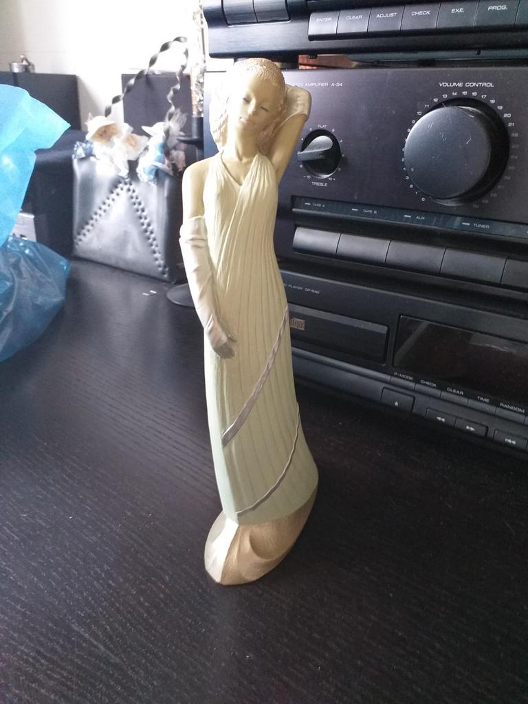 Beeld ed van Rosmalen pin up, Ophalen of Verzenden, Zo goed als nieuw, Mens