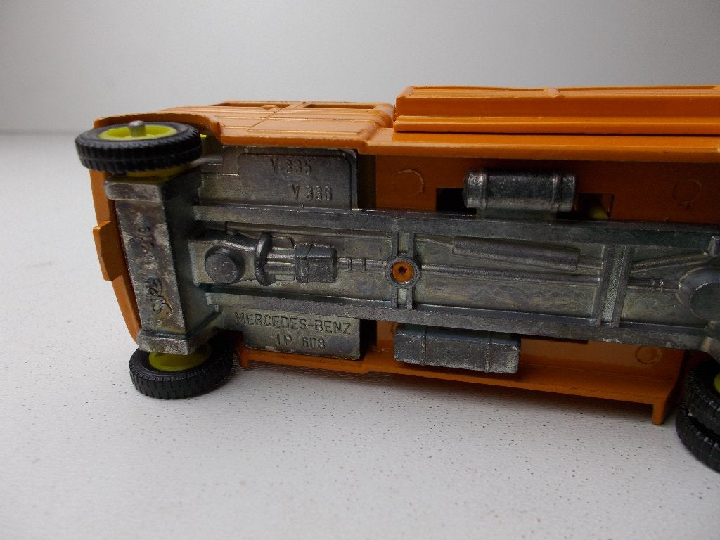 1972 SIKU V335/V336 MERCEDES LP 608 STRABENDIENST WAGEN., Hobby en Vrije tijd, Modelauto's | 1:50, Ophalen of Verzenden, Zo goed als nieuw