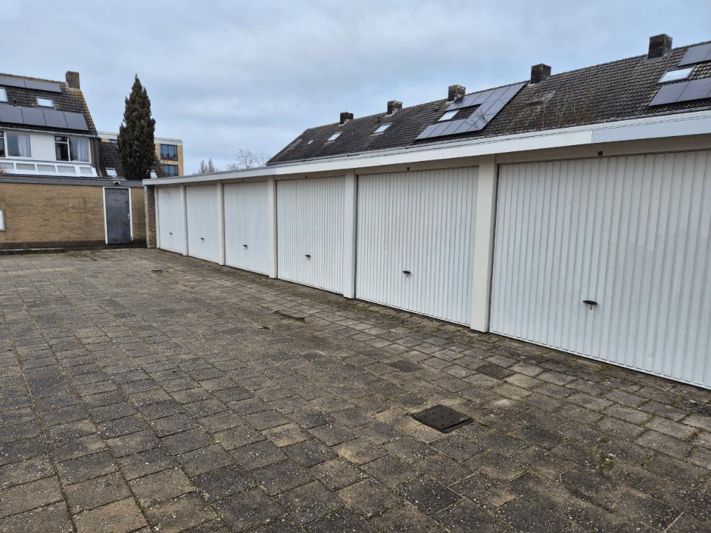 Garagebox (verhuurd € 1.788,- p.j.) te koop Apeldoorn