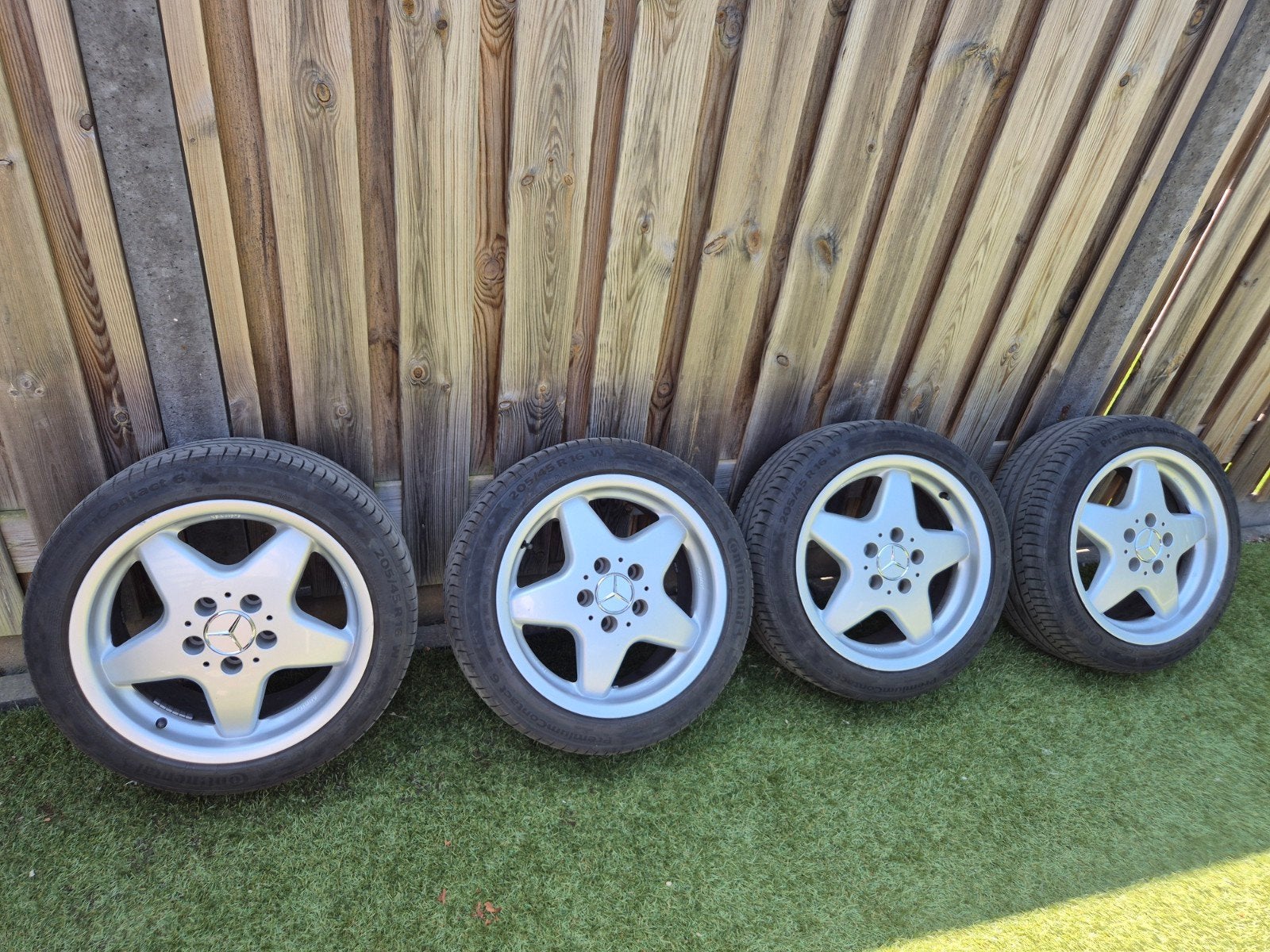 Mercedes 16 inch velgen W201 W202  W203AMG ZGAN banden Conti, Auto-onderdelen, Banden en Velgen, Ophalen, Gebruikt, 16 inch, Banden en Velgen