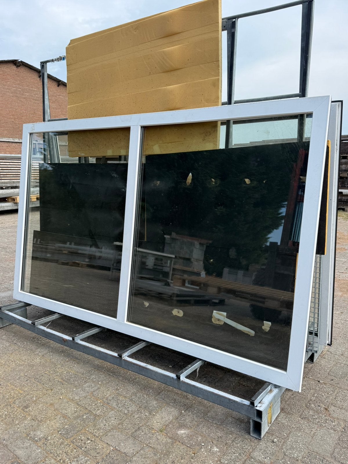 2x Kunststof Kozijn met Glas 253x153,5 cm 1x Beschadigd, Ophalen of Verzenden, Zo goed als nieuw, Kunststof, Raamkozijn