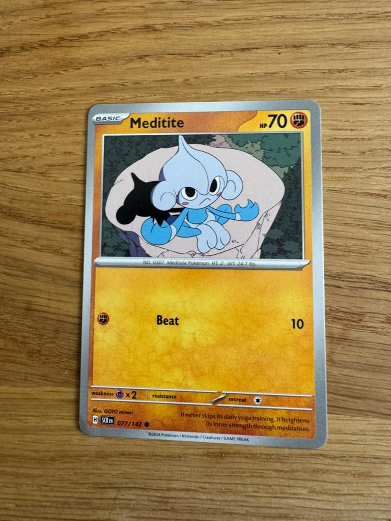 Pokémon Kaart Meditite 077/142 Basic HP70, Hobby en Vrije tijd, Verzamelkaartspellen | Pokémon, Zo goed als nieuw, Losse kaart