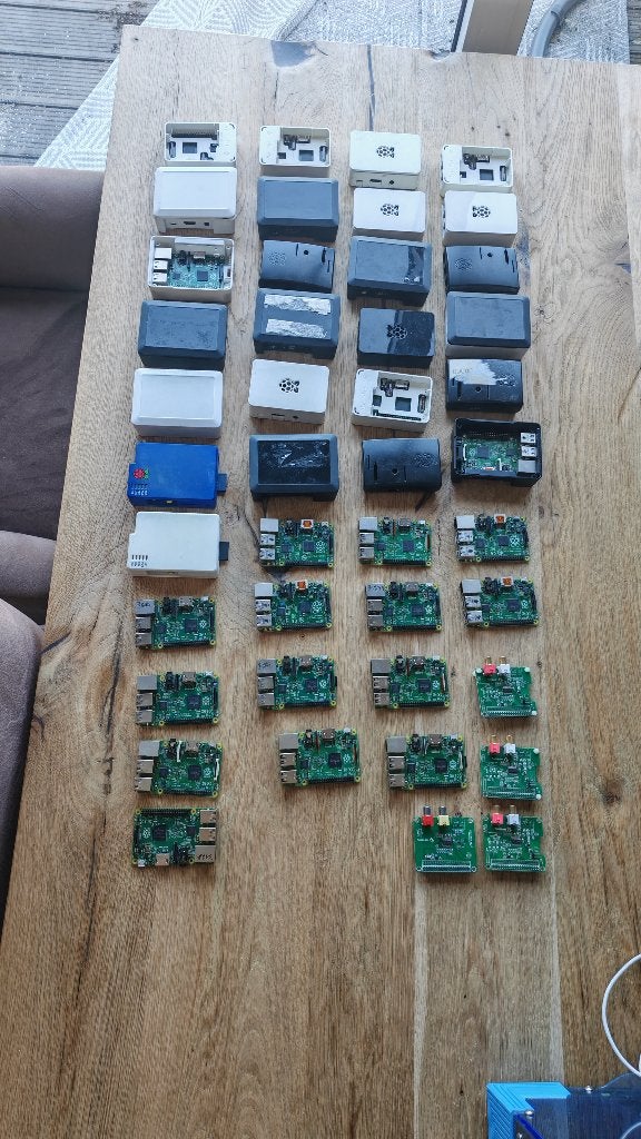 Raspberry Pi Partij – 39 stuks (Pi 2B & Pi 3B) (Pi 1), Ophalen, Gebruikt, Minder dan 4 GB, Met videokaart