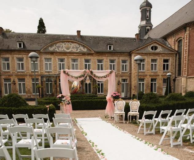 Elegante Ceremonie Stoelen voor Bruiloft - Wit & Goud, Huis en Inrichting, Stoelen, Zo goed als nieuw, Twee, Hout, Wit, Ophalen