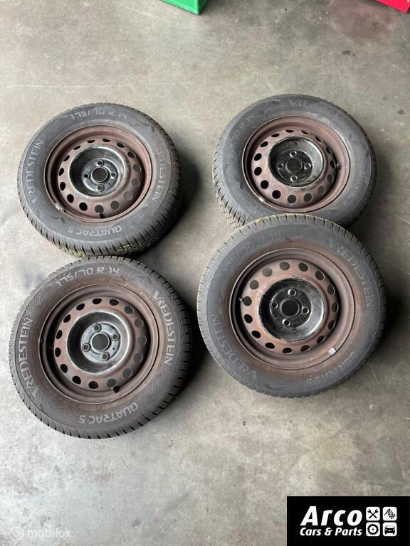 Hyundai i20 2008-2014 All weather als nieuw 8 mm Vredestein, Auto-onderdelen, Banden en Velgen, 14 inch, Gebruikt, 175 mm, Ophalen of Verzenden