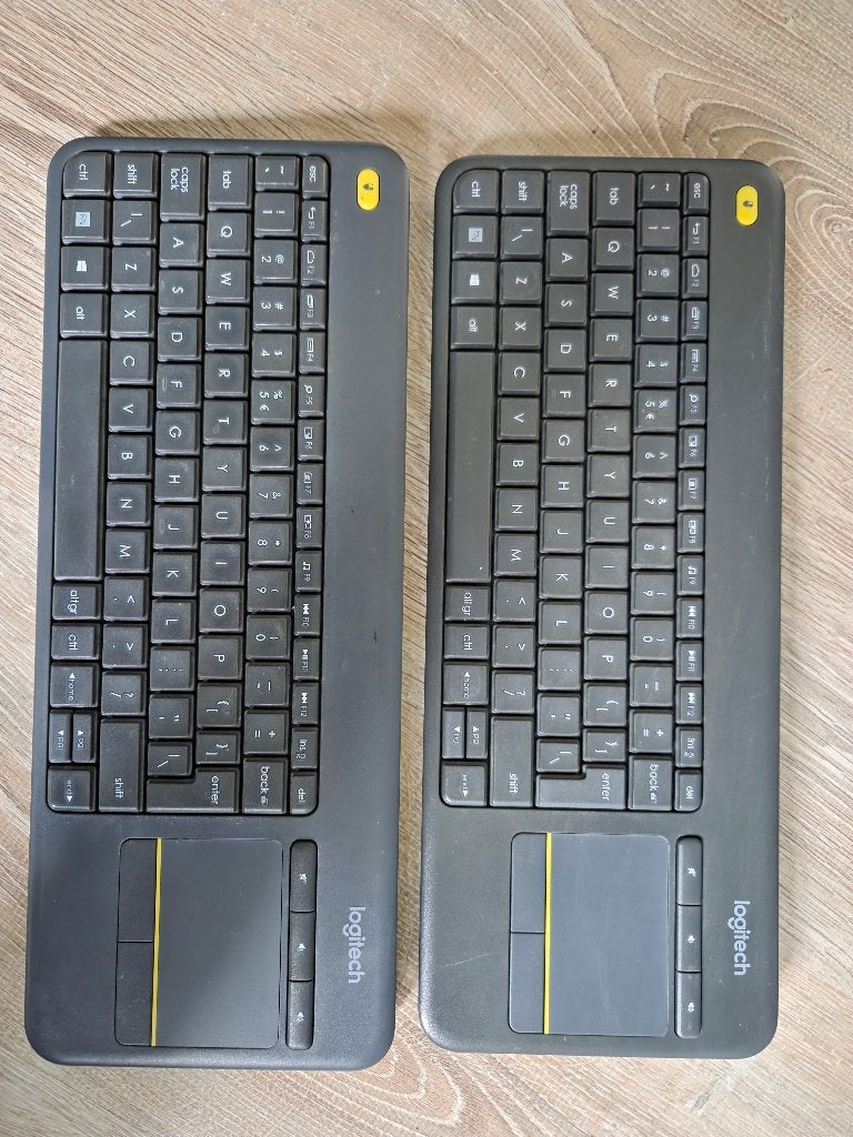 2 x draadloos USB toetsenbord Logitech K400+, Ophalen of Verzenden, Zo goed als nieuw, Draadloos, Qwerty