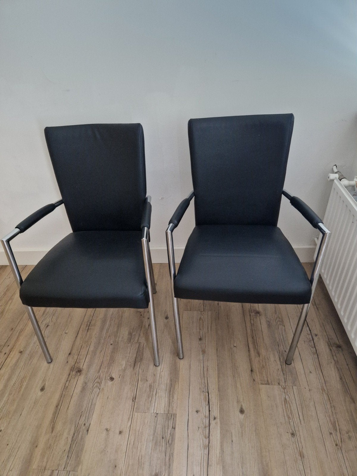 2x Zwarte eetkamerstoelen met armleuning, Ophalen, Gebruikt, Twee, Zwart