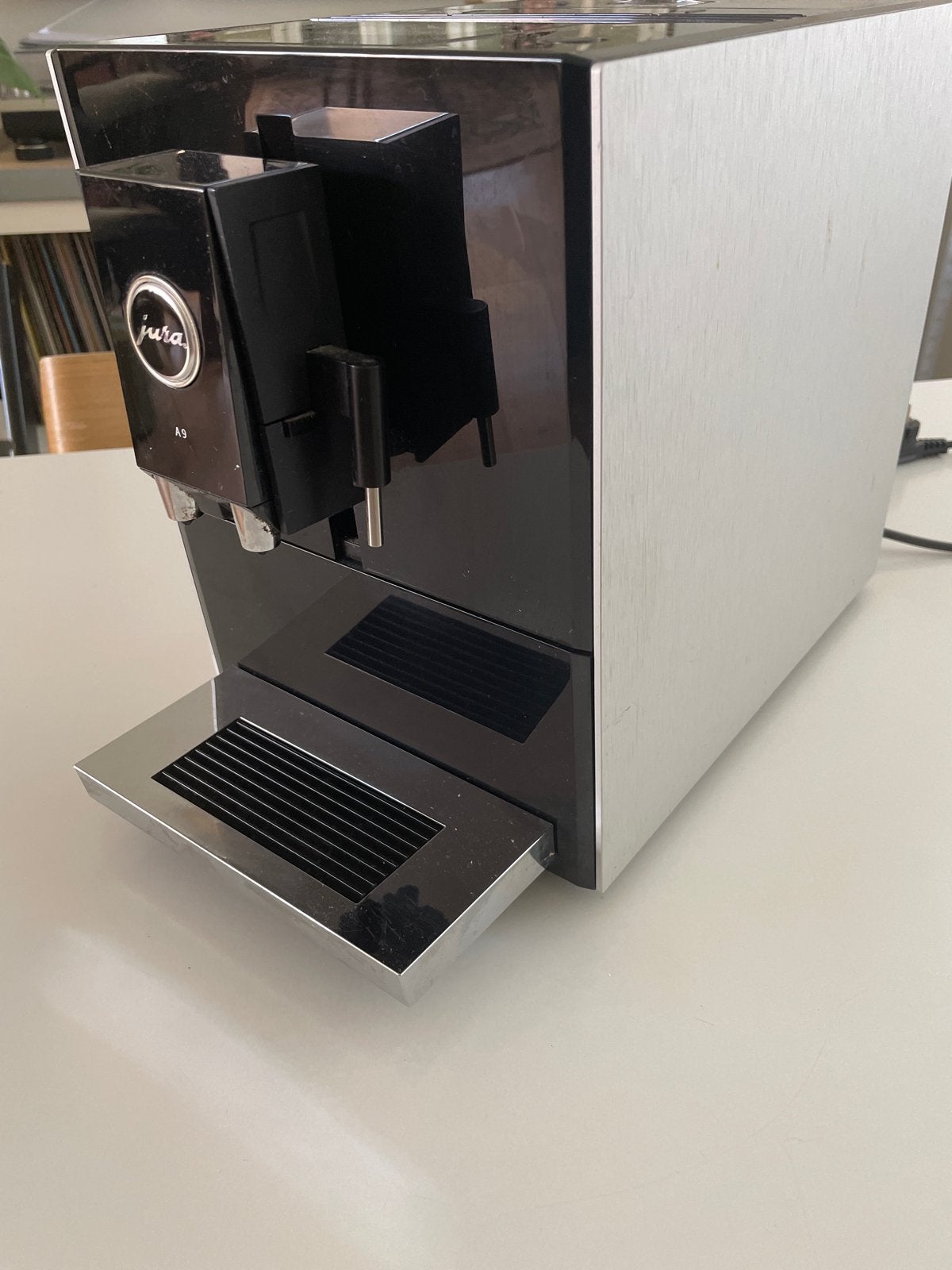 Jura A9 (defect), Afneembaar waterreservoir, Espresso apparaat, Zo goed als nieuw, 2 tot 4 kopjes