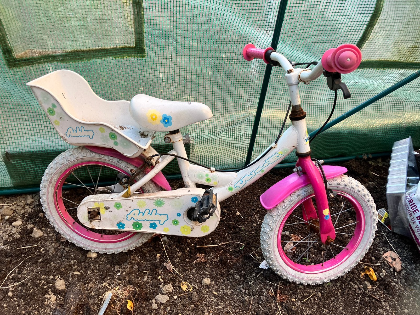 Kinderfiets 16 inch met zijwieltjes, Fietsen en Brommers, Ophalen, Zo goed als nieuw, 16 tot 20 inch, Zijwieltjes