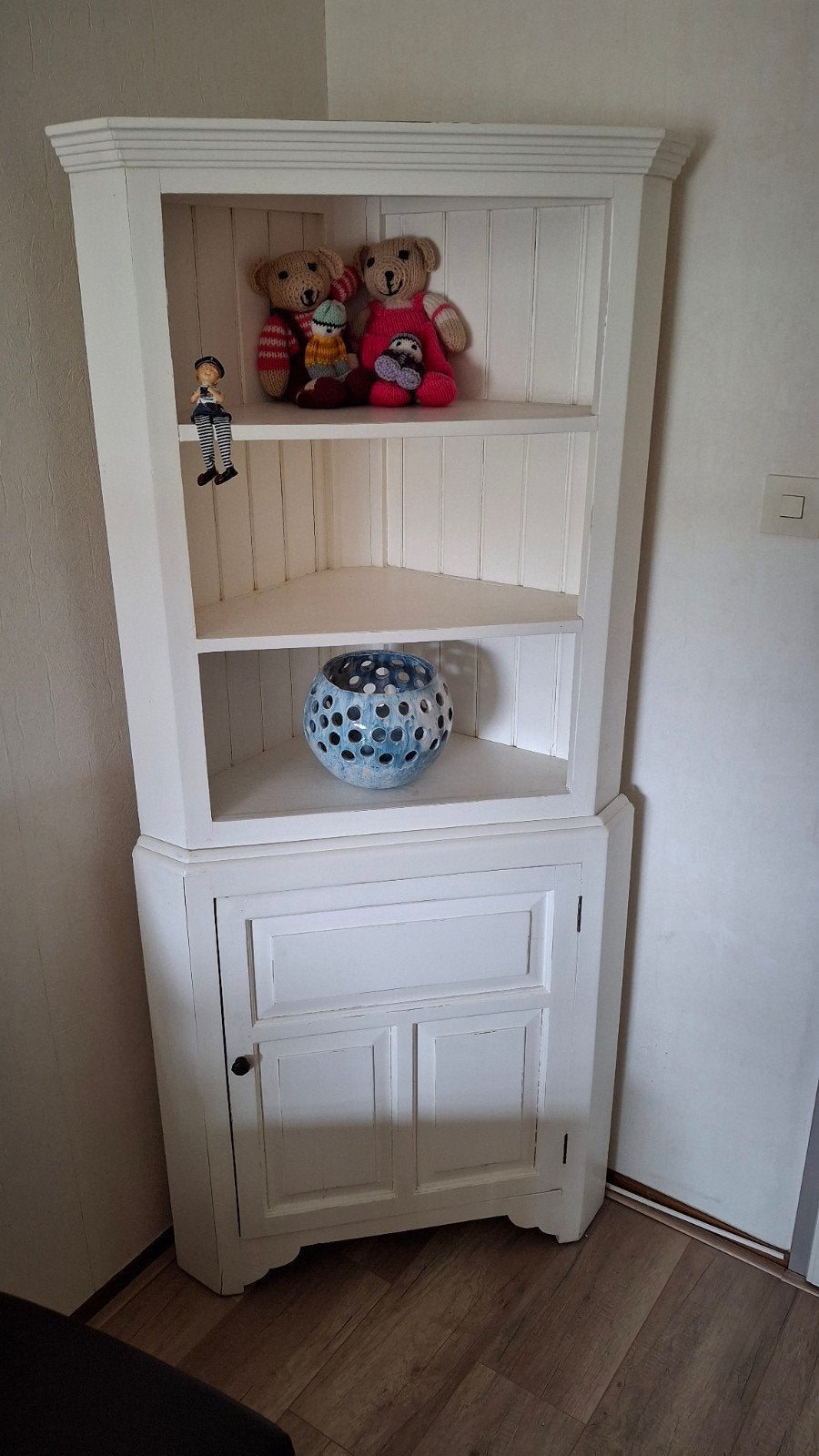 Witte hoekkast met open schappen en opbergruimte, Landelijk, 150 tot 200 cm, 25 tot 50 cm, Overige houtsoorten