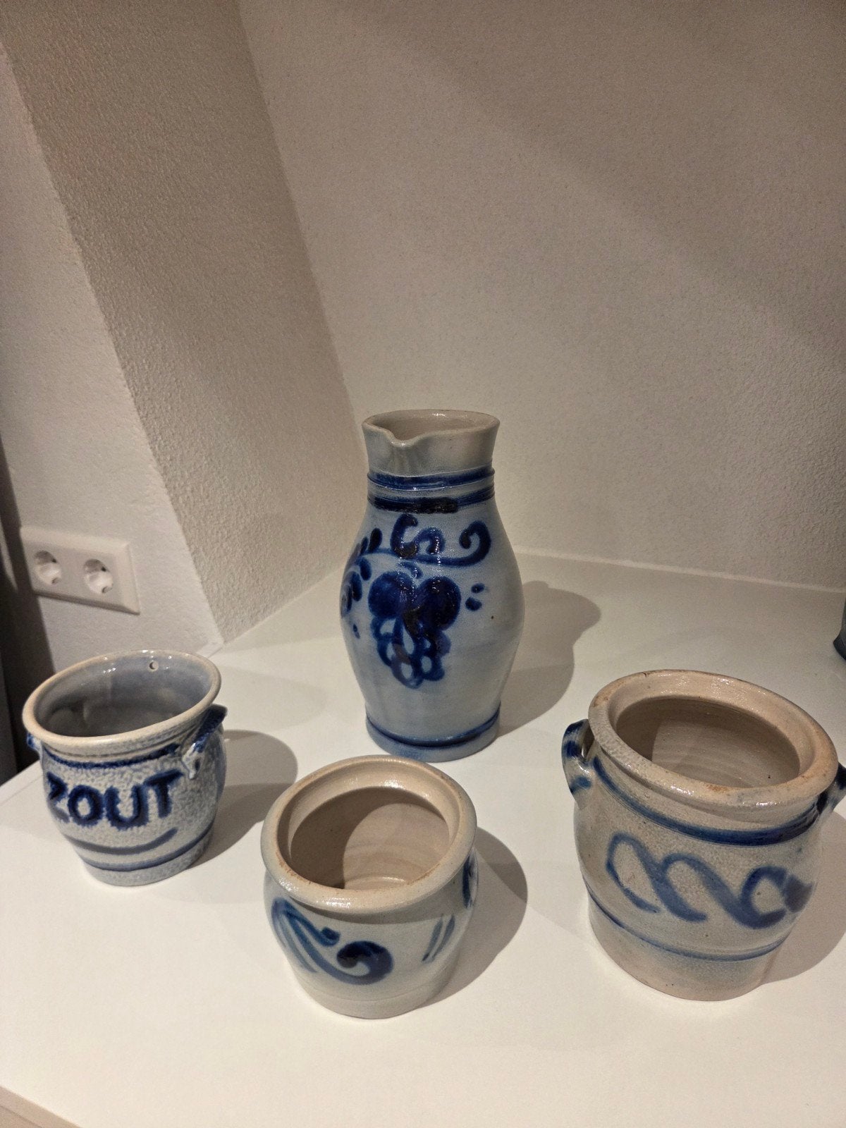 Set van 4 vintage zoutglazuur aardewerk potten en kruik, Ophalen of Verzenden