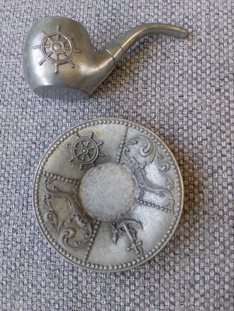 Decoratieve pijp en asbak met een maritiem thema, Ophalen of Verzenden, Gebruikt, Gebruiksvoorwerp