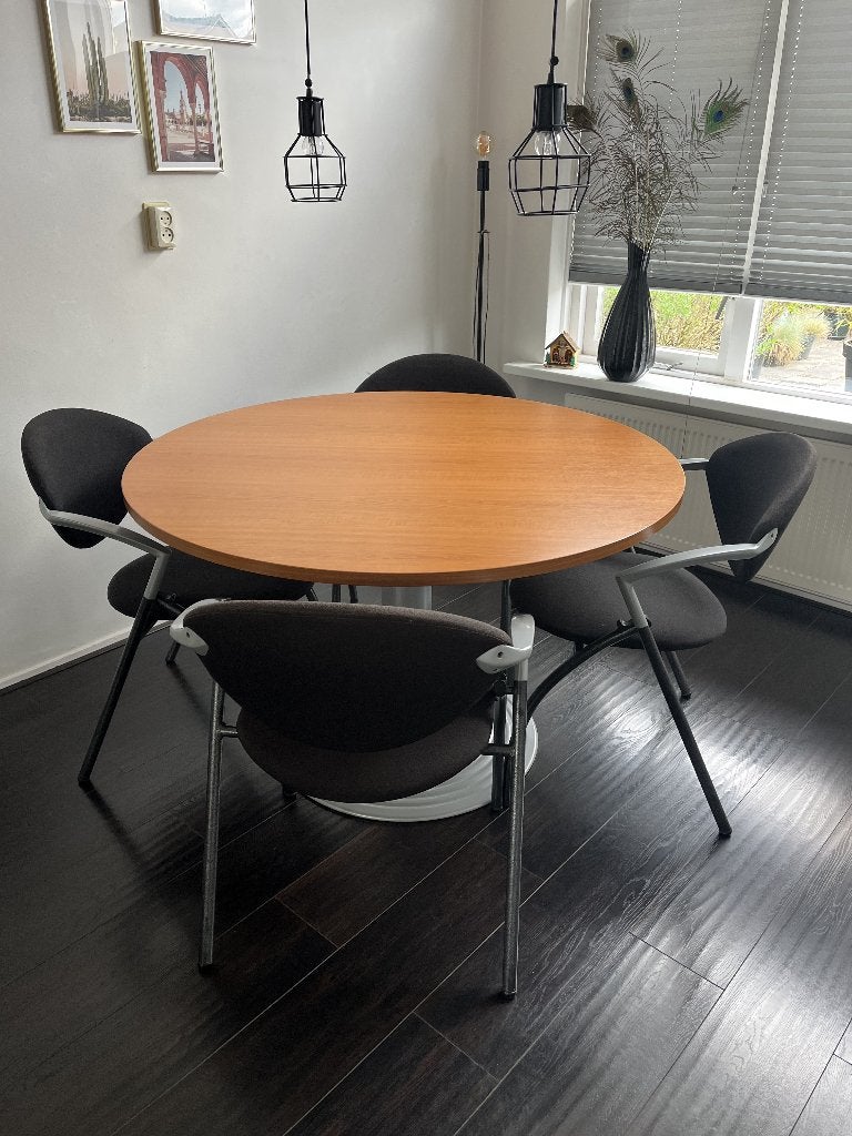 Ronde eettafel, kersenhout met metalen poot incl. 4 stoelen., Ophalen, Gebruikt, Rond, Kersenhout