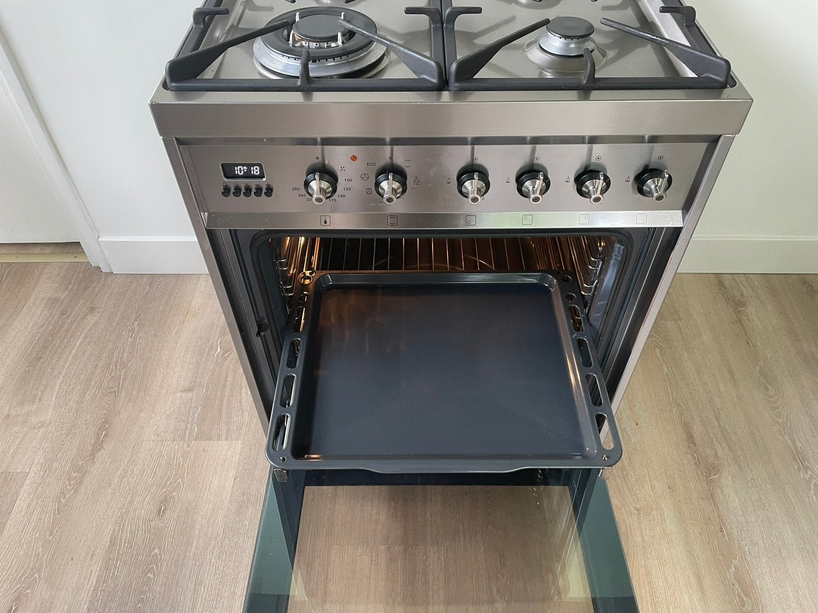 Luxe Smeg fornuis wokbrander heteluchtoven RVS 60 cm, Witgoed en Apparatuur, Fornuizen, Zo goed als nieuw, Vrijstaand, Gas, 4 kookzones