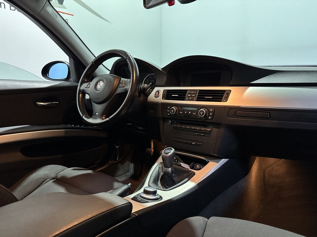 BMW 3 Serie Touring 318i Business Line - Airco / Cruise / Na, Auto's, BMW, Achterwielaandrijving, Parkeersensor, Zwart, Origineel Nederlands