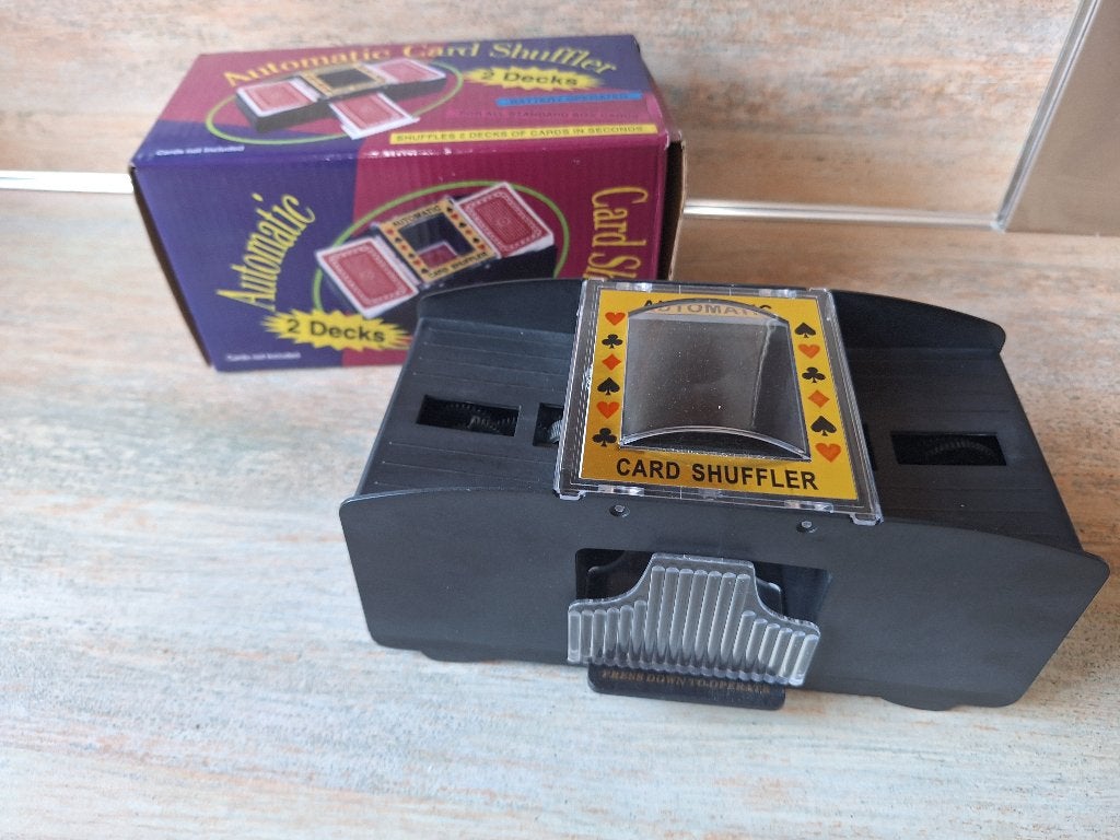 Automatische Kaartenschudmachine - Pegasi, Hobby en Vrije tijd, Ophalen, Zo goed als nieuw