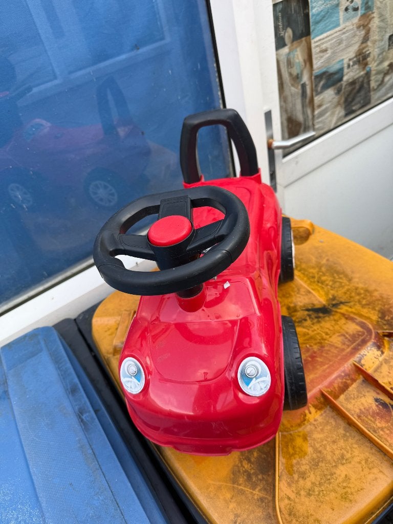 Loopauto / Ride-on auto rood – stevige kinderauto, Ophalen, Gebruikt