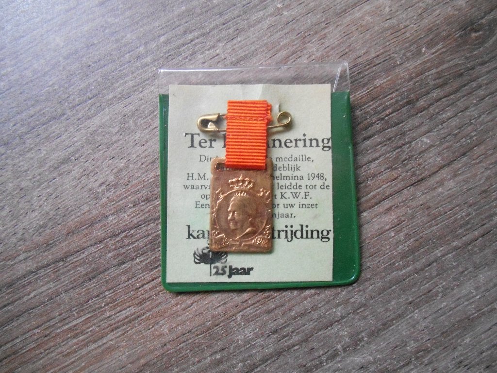 Wilhelmina medaille 25 jaar kankerbestrijding, Postzegels en Munten, Ophalen of Verzenden, Overige materialen, Nederland