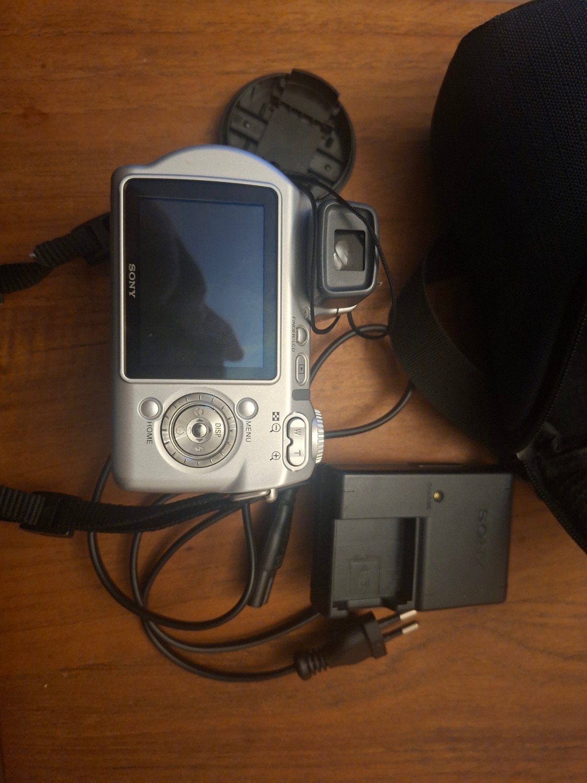 Sony Cyber-shot DSC-F707 digitale camera met accessoires