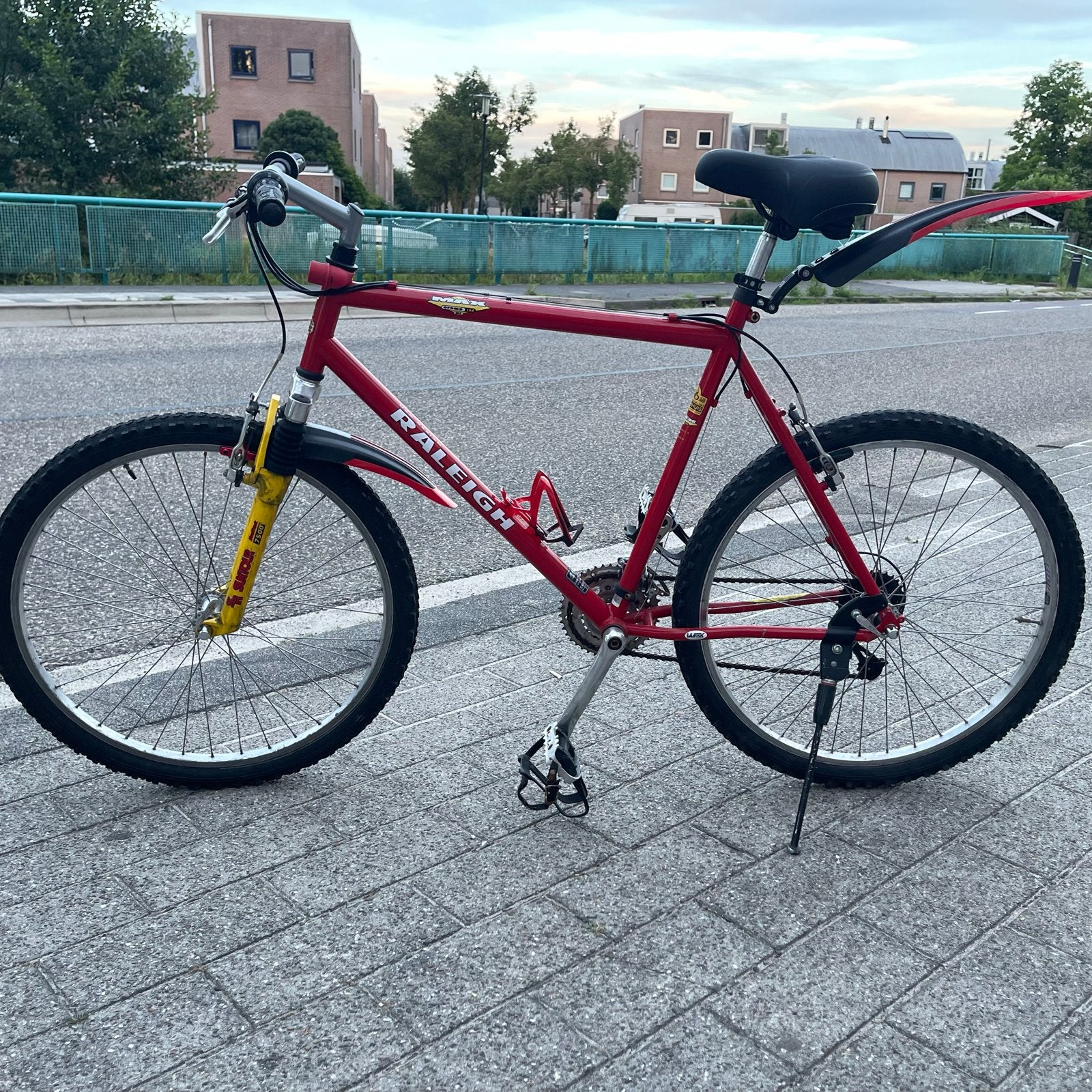Raleigh Mountainbike - Rood met Gele Vork, Fietsen en Brommers, Fietsen | Mountainbikes en ATB, Overige merken, Gebruikt, 49 tot 53 cm