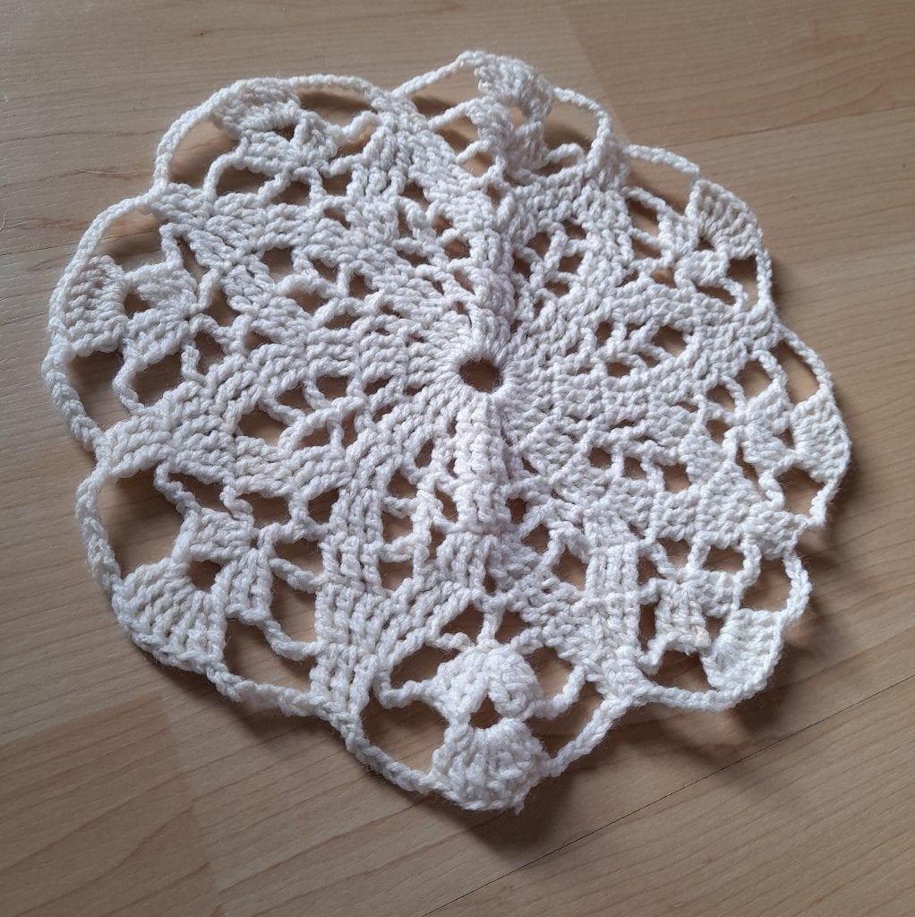 NIEUW GEHAAKT KLEEDJE DOORSNEE 24 CM, Huis en Inrichting, Woonaccessoires | Overige, Ophalen of Verzenden, Nieuw, Beige, Overige materialen