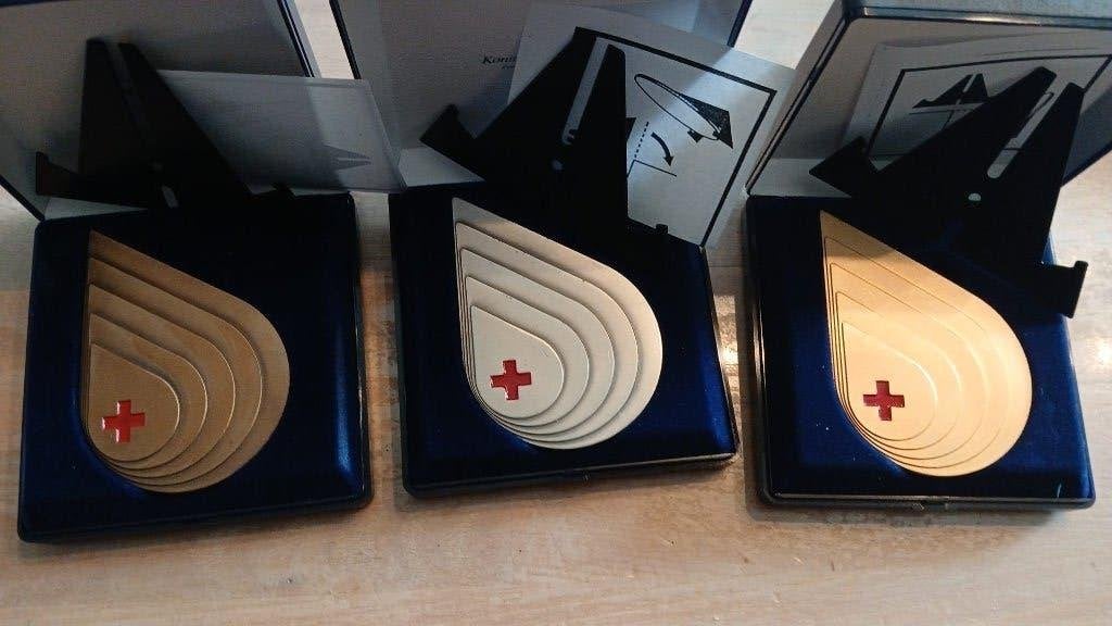 onderscheiding, Ophalen of Verzenden, Overige soorten, Nederland, Lintje, Medaille of Wings