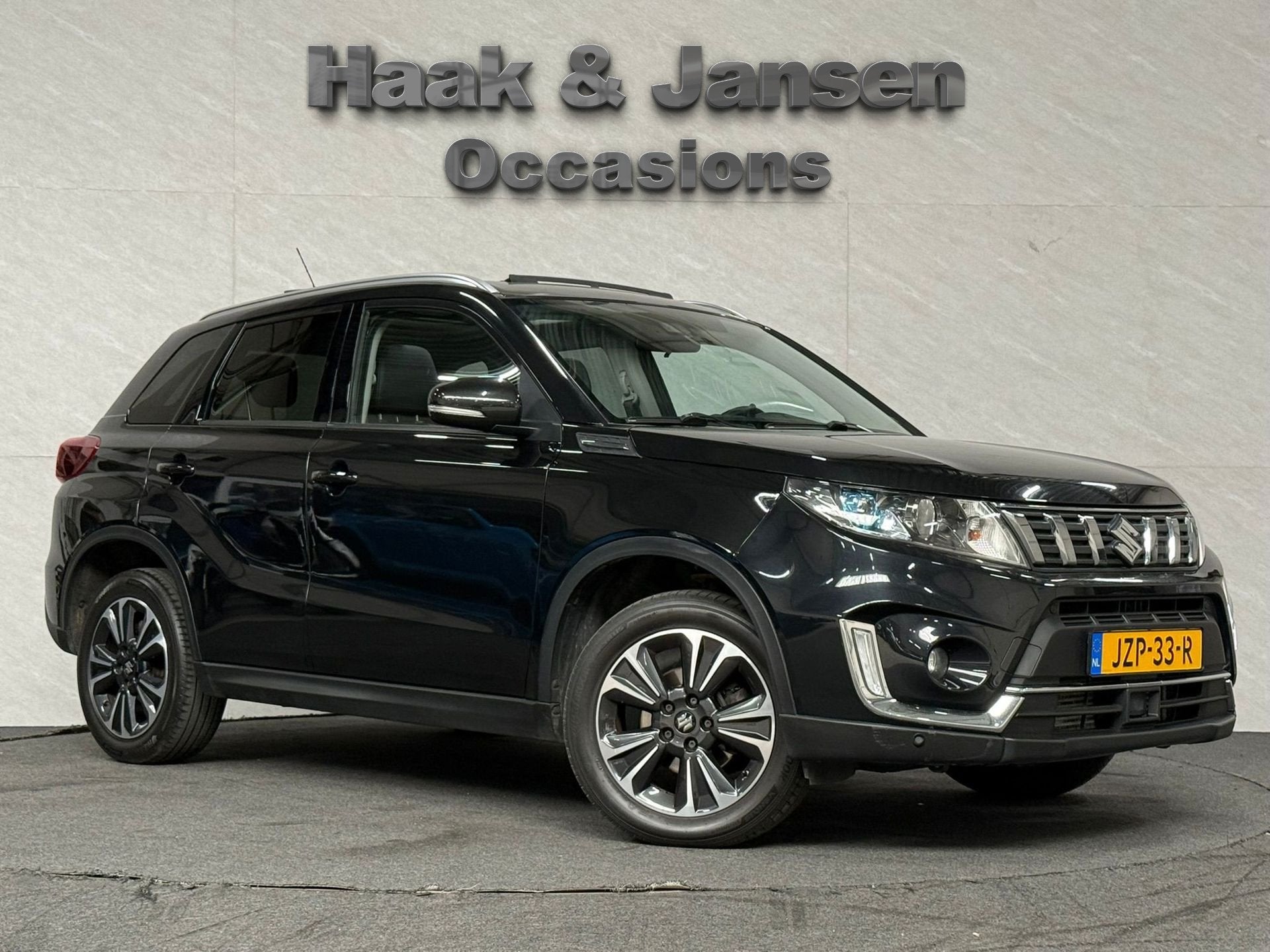 Suzuki Vitara 1.0 Boosterjet Adventure Pano Leder Camera, Voorwielaandrijving, Gebruikt, Zwart, 400 kg