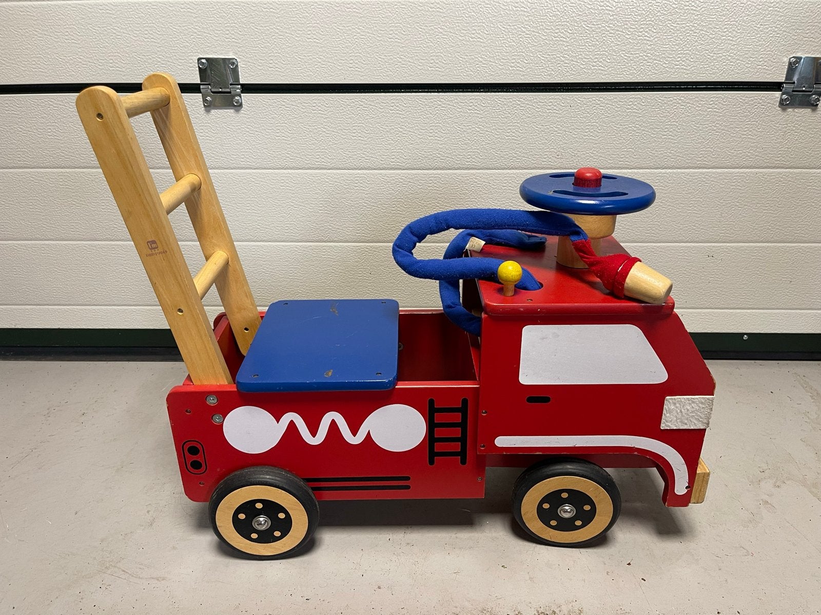 Houten loopauto brandweerwagen - Gebruikt, Ophalen of Verzenden, Gebruikt, Loopvoertuig