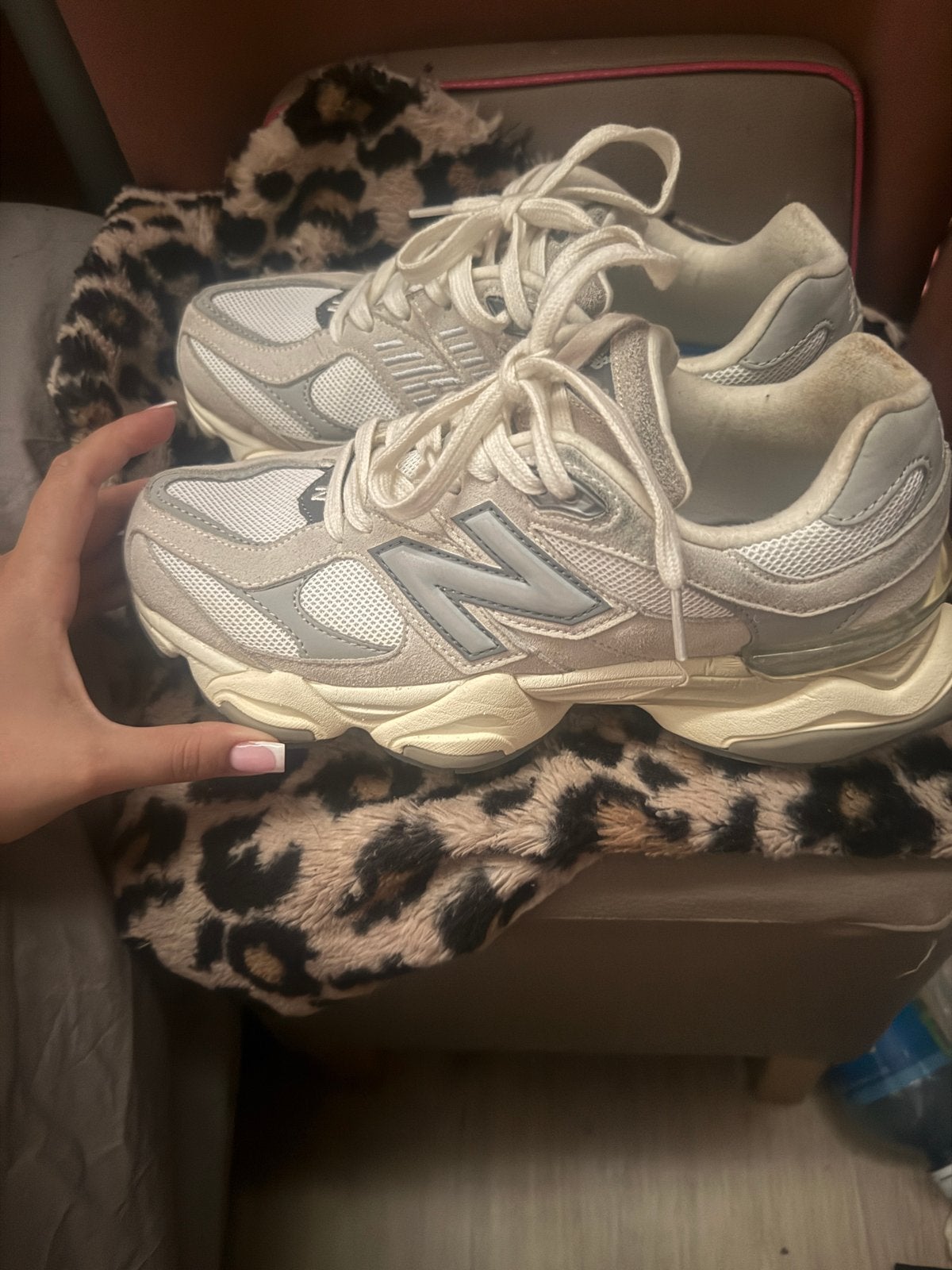 Originele New Balance 9060 - Maat 41.5 (valt als 40.5), Kleding | Dames, Schoenen, Ophalen, Gedragen, Grijs, Sneakers of Gympen