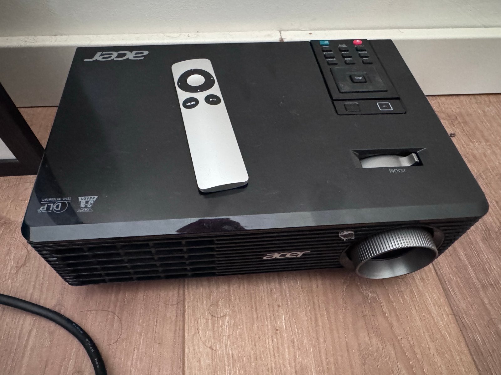 Acer X112 beamer, Ophalen of Verzenden, Zo goed als nieuw