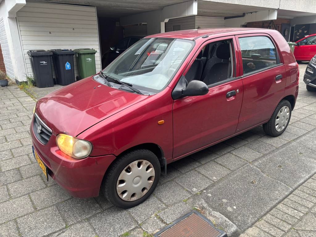 Suzuki Alto 1.1 AUT 2002 Rood, Auto's, Suzuki, 4 cilinders, 4 stoelen, Origineel Nederlands, Bedrijf