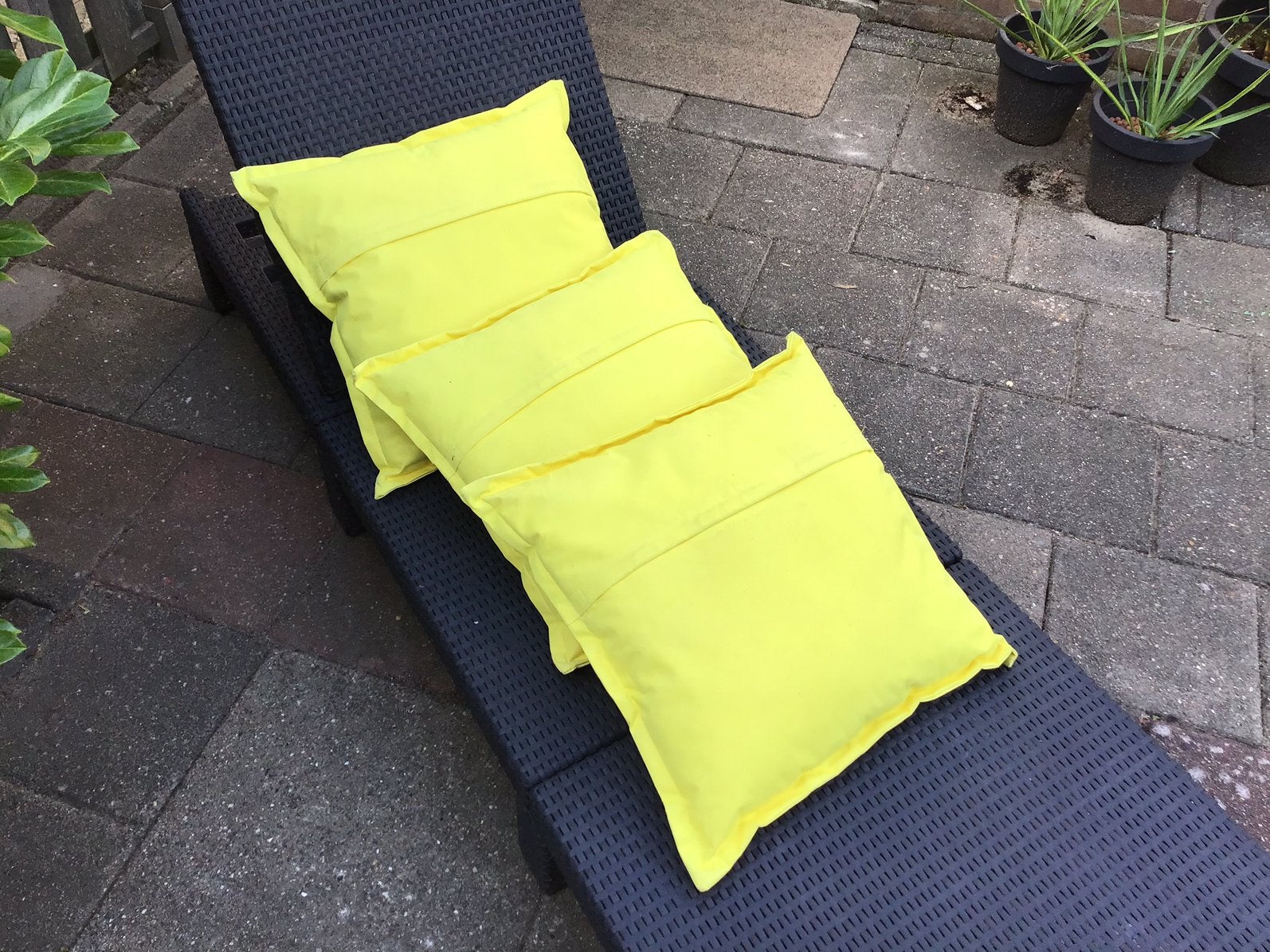 3 TUINKUSSENS, CITROEN GEEL, 45 X 45 CM., WATERPROOF, €25,=, Ophalen of Verzenden, Gebruikt, Kunststof