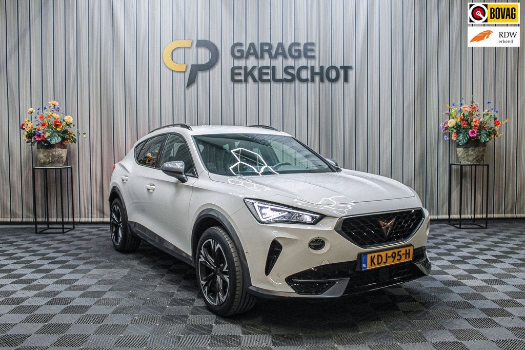Cupra Formentor 1.4 TSI e-Hybrid|Kuipstoelen|Carplay|Stuurve, Auto's, Cupra, Gebruikt, 4 cilinders, Leder en Stof, Wit