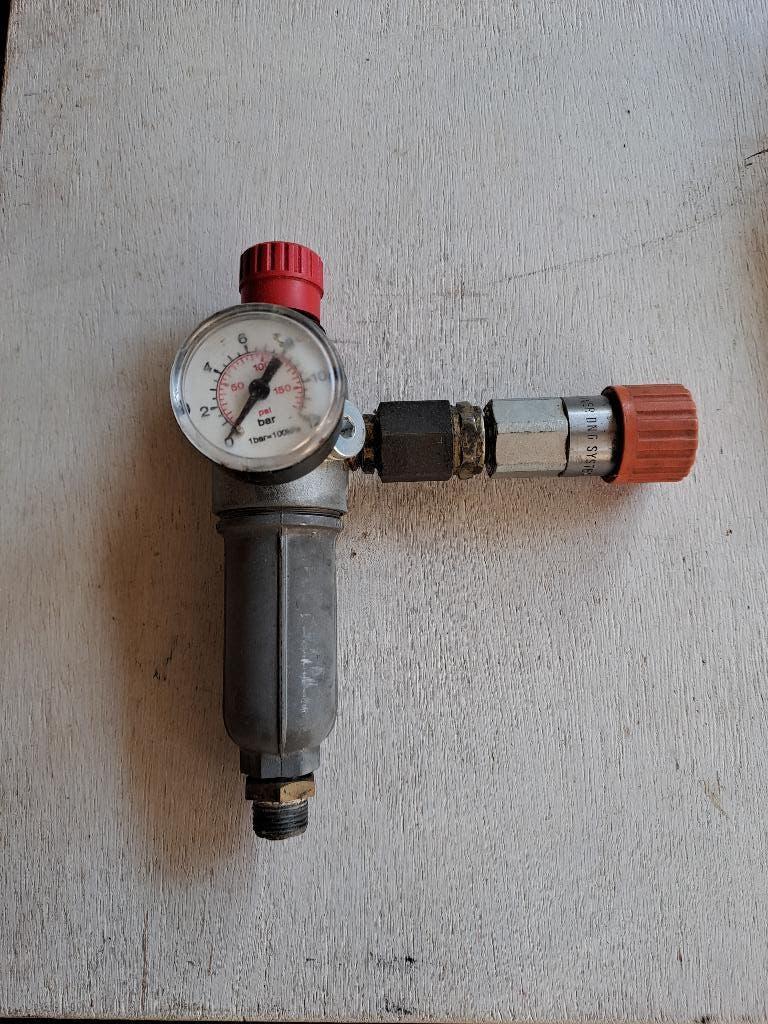 te koop 2 druk regelaars   ingst en 5 meter luchtslang, Gebruikt, Ophalen of Verzenden, Olievrij, 200 tot 400 liter/min